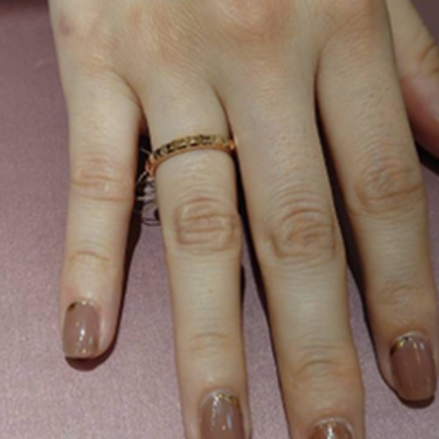 【ブシュロン(BOUCHERON)の口コミ】 クルドパリ、ミディアムのピンクゴールドです。
クルドパリの洗練されたデ…