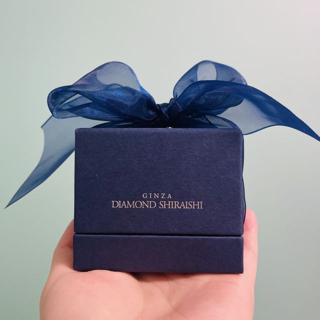 【銀座ダイヤモンドシライシの口コミ】 いずれは結婚指輪とセットでつけたいと思っていたので、シンプルで細めの…