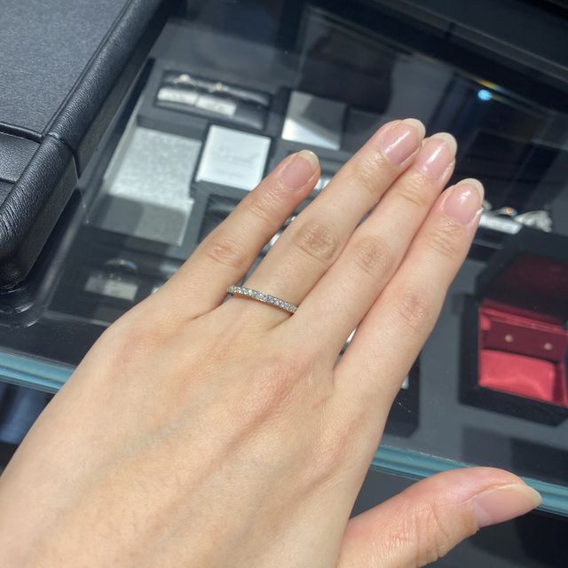 【エクセルコダイヤモンド(EXELCO DIAMOND)の口コミ】 もともとハーフエタニティのデザインで検討していました。いろいろ調べて…