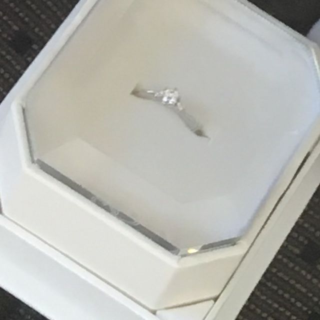 【4℃ BRIDAL(ヨンドシーブライダル)の口コミ】 価格、デザイン、クリスマスシーズン特典が決め手でした。ノベルティはネ…