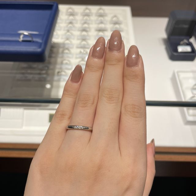 【銀座ダイヤモンドシライシの口コミ】 婚約・結婚指輪の専門店なだけあって、種類も豊富で
どちらかといえば可愛…