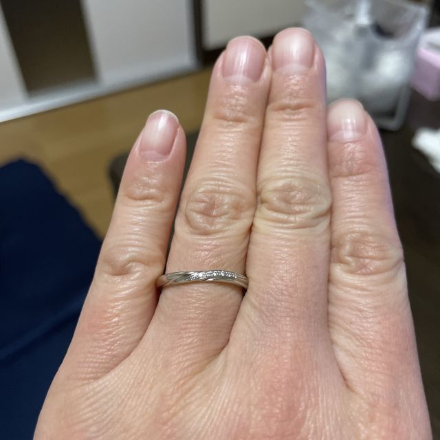 【銀座ダイヤモンドシライシの口コミ】 デザインがシンプルでいてダイヤモンド少し付いており、普段使いしやすい…