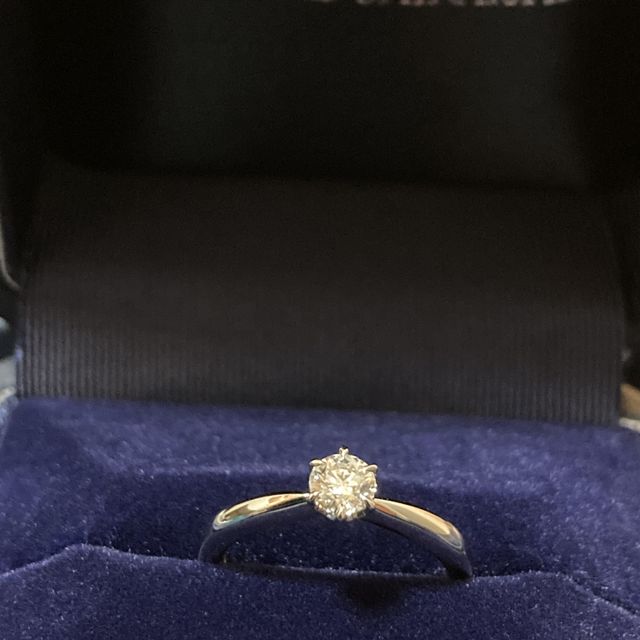 【銀座ダイヤモンドシライシの口コミ】 やはり品質の信頼性が一番と考え、銀座ダイヤモンドシライシさんの婚約指…