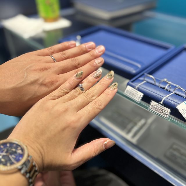 【銀座ダイヤモンドシライシの口コミ】 ダイヤモンドなの拘っている為、どの指輪ん選んでも、素晴らしい輝きがあ…