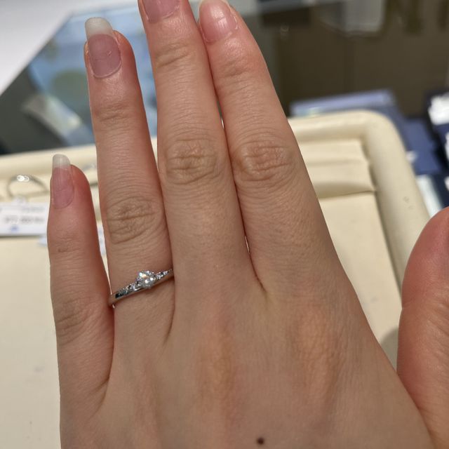 【ミルフローラ(Milluflora)の口コミ】 シンプルですが少しデザインが入っていて、可愛いと思いました。
ウェーブ…