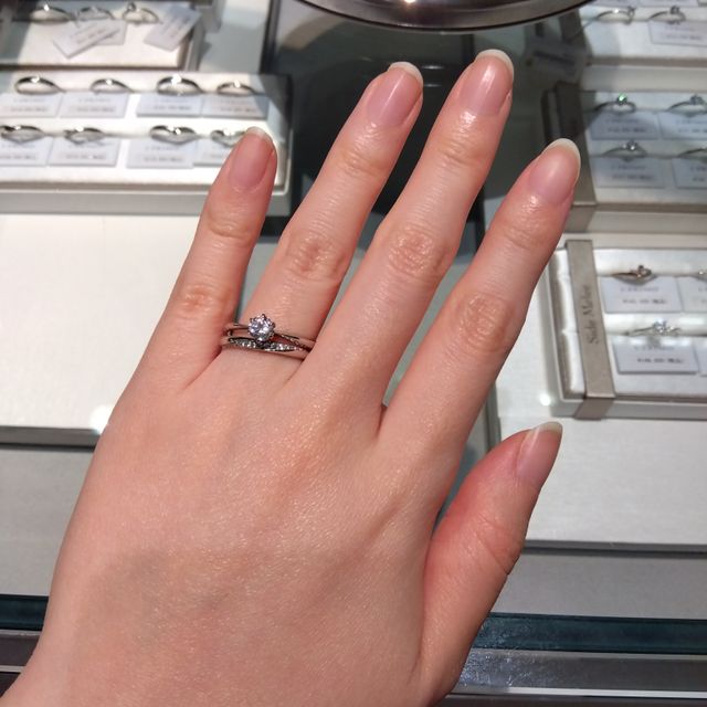 【アイプリモ(I-PRIMO)の口コミ】 手に馴染み、石付きで華やかさもあるものの職場にしていってもかない雰囲…