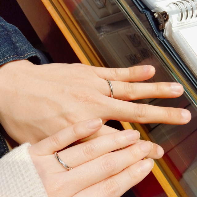 【銀座ダイヤモンドシライシの口コミ】 他ブランドであまり見ない花かんむりのようなおしゃれでかわいらしい雰囲…