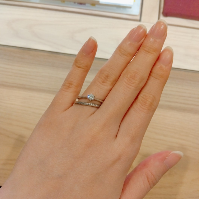 【BIJOUPIKO(ビジュピコ)の口コミ】 細身で反面に石の付いた華奢目なリングを探していましたがこちらのブラン…