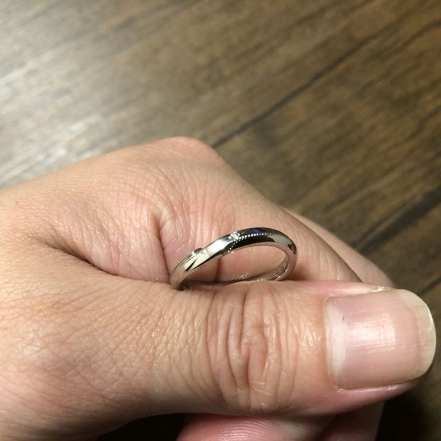 【銀座ダイヤモンドシライシの口コミ】 指輪のデザインがアンティークで男性向けの指輪なのにダイヤモンドが埋め…