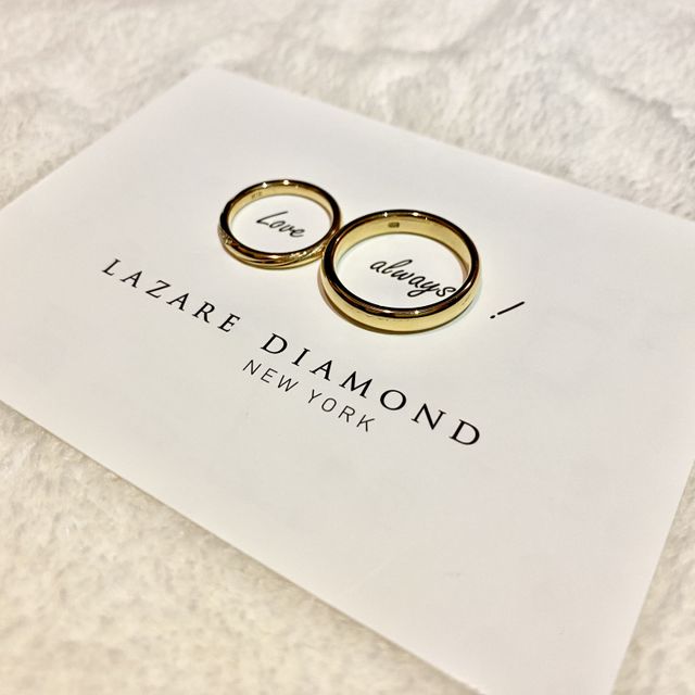【ラザール ダイヤモンド(LAZARE DIAMOND)の口コミ】 婚約指輪と同じブランドで選びました。イエローゴールドの色味がとても肌…