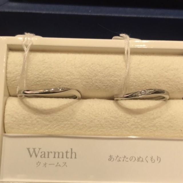 【4℃ BRIDAL(ヨンドシーブライダル)の口コミ】 プラチナでシンプルなものを希望。なんとなくウェーブデザインがいいかな…