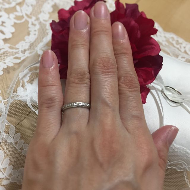 【STAR JEWELRY(スタージュエリー)の口コミ】 普段仕事中も付ける指輪なので、シンプルかつ控えめすぎず、主張しすぎな…