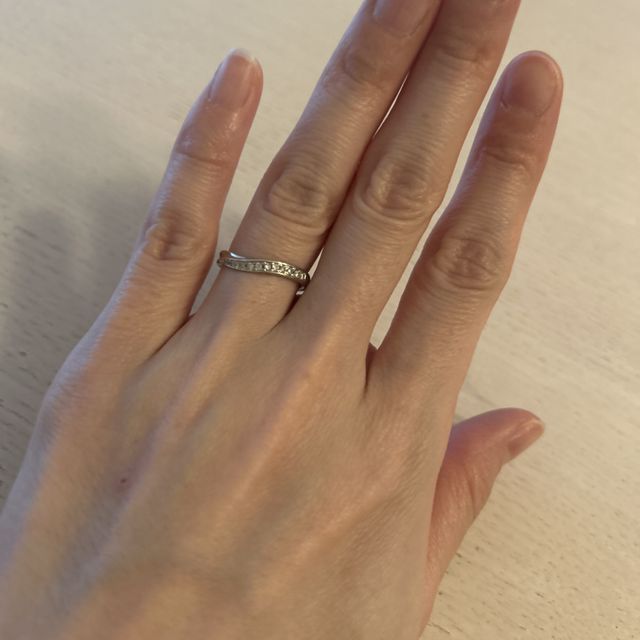 【PILOT BRIDAL(パイロットブライダル)の口コミ】 自分の指に似合うのが細めのリングなので、細めのものでダイヤが入ってい…