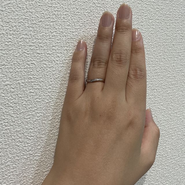 【TRECENTI(トレセンテ)の口コミ】 指輪のデザインをストレートにするかウェーブにするか迷いましたがウェー…