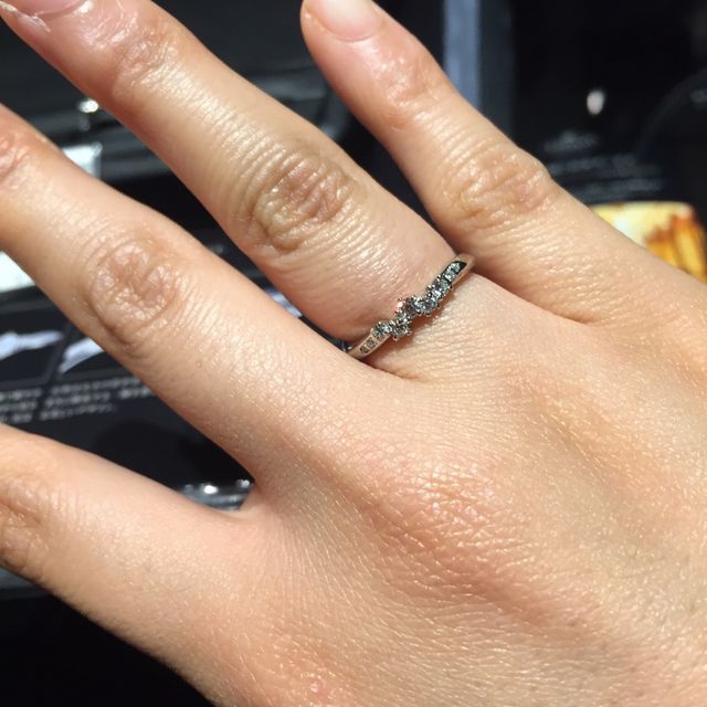 【エクセルコダイヤモンド(EXELCO DIAMOND)の口コミ】 婚約指輪と結婚指輪をセットにしたときの満足感が一番高かったため。単独…