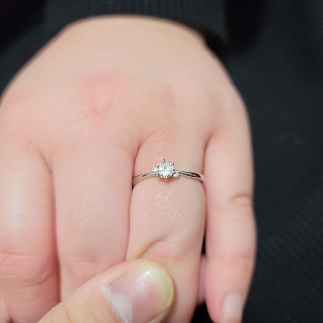 【目黒宝石店の口コミ】 結婚指輪をプラチナにする予定だったので同じくプラチナは必須でした。真…