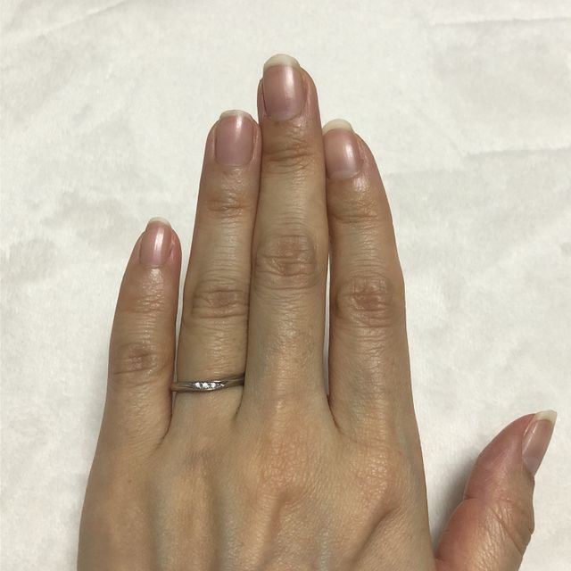 【ラザール ダイヤモンド(LAZARE DIAMOND)の口コミ】 デザイン(派手すぎないがダイヤは欲しい、社内でつけてもギラギラと他の人…