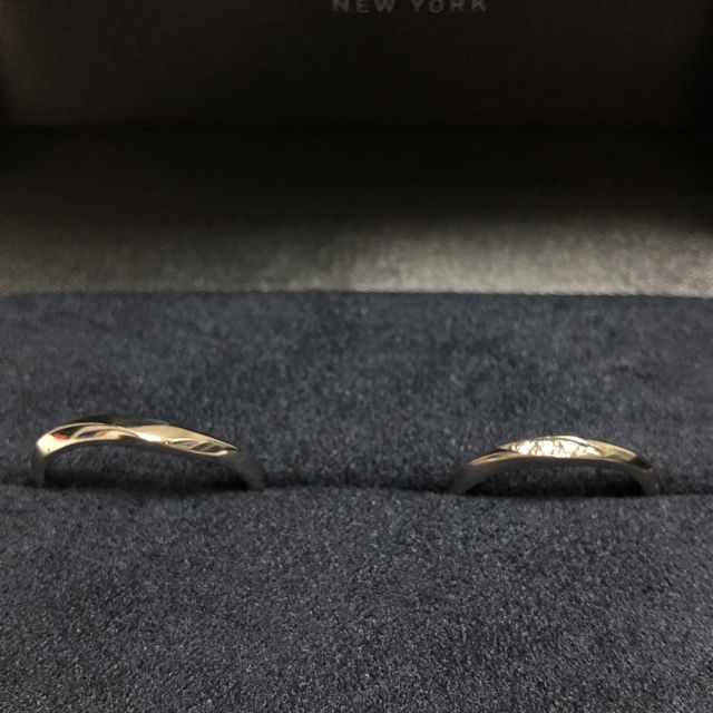 【ラザール ダイヤモンド(LAZARE DIAMOND)の口コミ】 デザイン(派手すぎないがダイヤは欲しい、社内でつけてもギラギラと他の人…