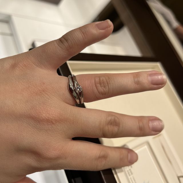 【俄(にわか)の口コミ】 主人と私が一目惚れした婚約指輪が同じでした。セットリングではありませ…