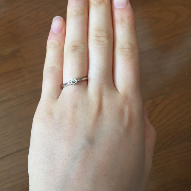 【銀座ダイヤモンドシライシの口コミ】 ダイヤモンドの品質の良さと、お手頃な価格が決め手でした。2人で、リング…