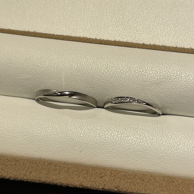 【Le futur(ルフチュール)の口コミ】 これまで見て、試着してきた指輪に比べ、
シンプルなデザインで着け心地が…