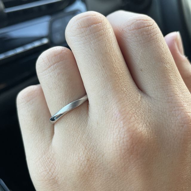 【アイプリモ(I-PRIMO)の口コミ】 ダイヤの見え方や、着け心地、マット加工ができる点が決め手となりました…