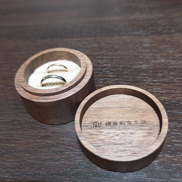 【鎌倉彫金工房の口コミ】 デザインに関しては装飾を加えたり、刻印したりつや出し、2パターンのマッ…