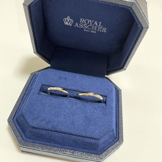 【ROYAL ASSCHER(ロイヤル・アッシャー)の口コミ】 最も重要視したのは、指輪のデザイン、価格、着け心地さでした。色々なデ…