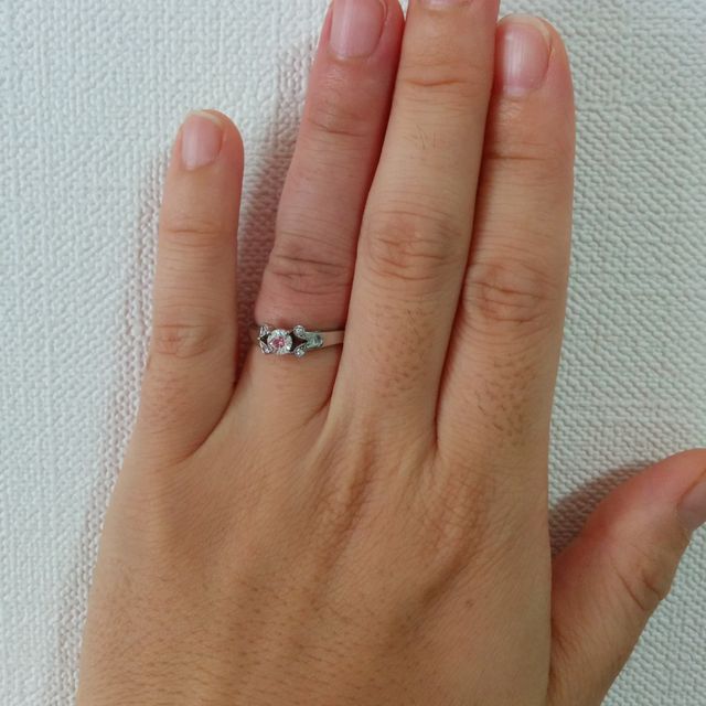 【カルティエ(Cartier)の口コミ】 かわいさを好むタイプなので、婚約指輪にもかわいさがほしいと思っていま…