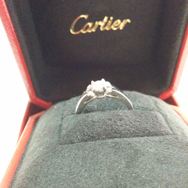 【カルティエ(Cartier)の口コミ】 かわいさを好むタイプなので、婚約指輪にもかわいさがほしいと思っていま…