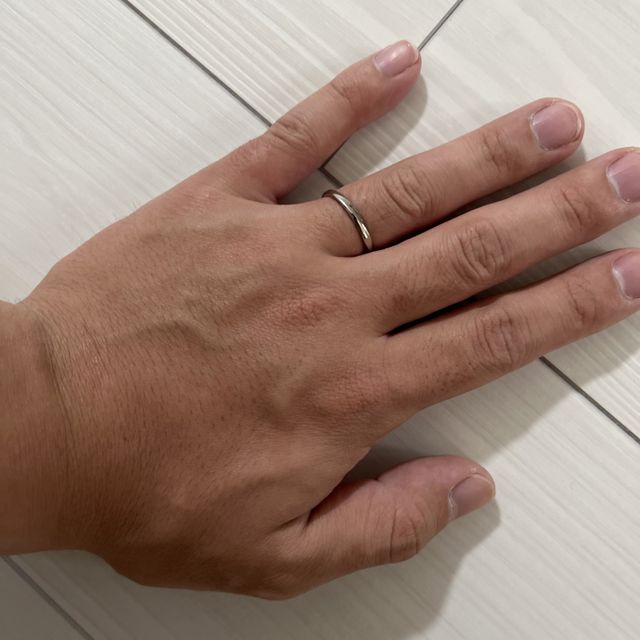 【4℃ BRIDAL(ヨンドシーブライダル)の口コミ】 シンプル、かつ少し波打ったワンポイントデザインのもので、海に行くこと…