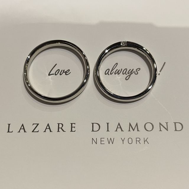 【ラザール ダイヤモンド(LAZARE DIAMOND)の口コミ】 シンプルな指輪を探していたのですが、意外とデザインが凝っていて、3面に…