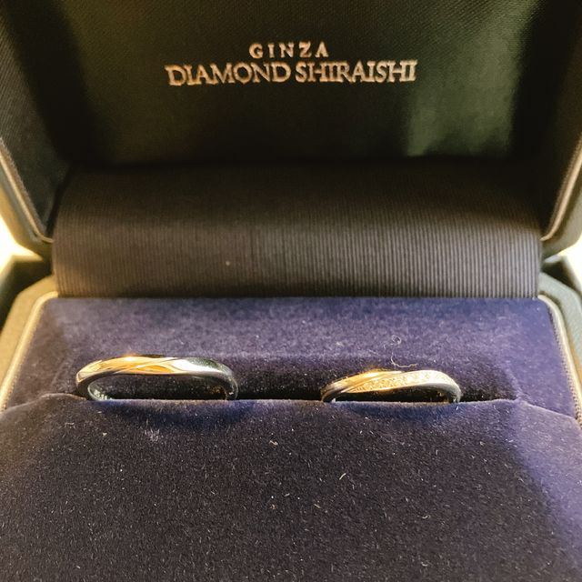 【銀座ダイヤモンドシライシの口コミ】 指輪のデザインはとても可愛く、
着け心地もよかったです。
ツルッとして…
