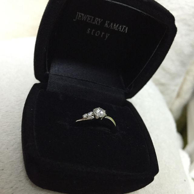 【JEWELRY  KAMATA(ジュエリーかまた)の口コミ】 サプライズで婚約指輪をもらってびっくり！
箱を開けてびっくり、可愛い指…