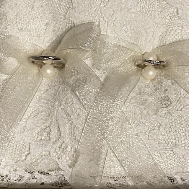 【エクセルコダイヤモンド(EXELCO DIAMOND)の口コミ】 指輪のデザインで決めました。
自分の指の形に合い、指が綺麗に見えるもの…