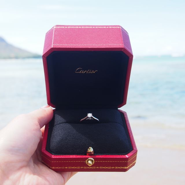 【カルティエ(Cartier)の口コミ】 婚約指輪は、王道かつCartierがいいと思っており、こちらに決めました。
…