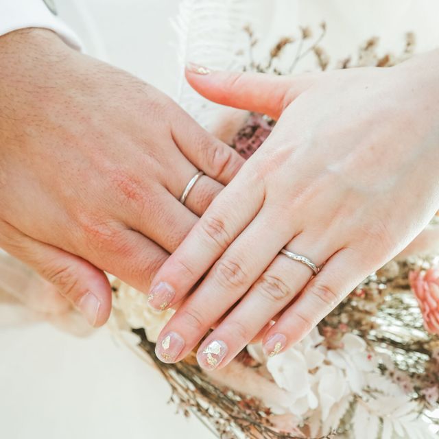 【銀座ダイヤモンドシライシの口コミ】 プロポーズリングをもらったのでリングを一緒に選びに行きました。
重ね付…