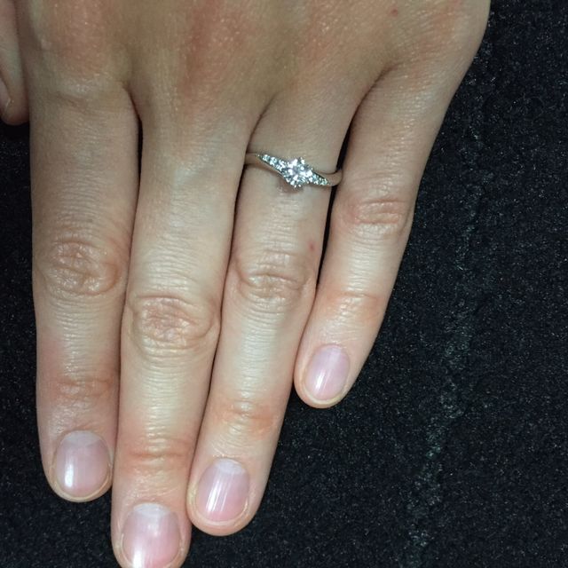 【銀座ダイヤモンドシライシの口コミ】 ダイアモンドの質と、サロンの雰囲気らスタッフの方の対応がすごくよく、…