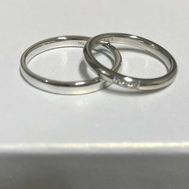 【4℃ BRIDAL(ヨンドシーブライダル)の口コミ】 派手すぎず、シンプルすぎない指輪を探していたところ、この指輪を見つけ…