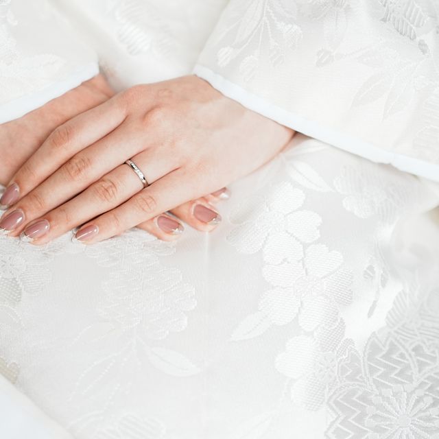 【4℃ BRIDAL(ヨンドシーブライダル)の口コミ】 デザインを優先で考えました。ダイヤが多めのデザインで指輪はストレート…