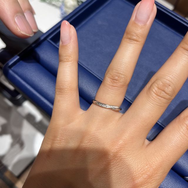 【銀座ダイヤモンドシライシの口コミ】 キラキラ輝くダイヤがとても素敵です。
ダイヤモンドシライシの指輪はとに…