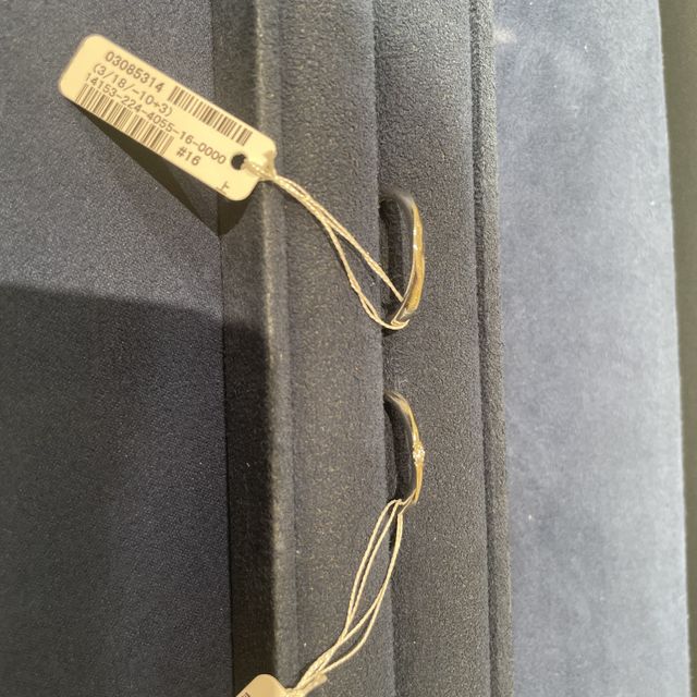 【4℃ BRIDAL(ヨンドシーブライダル)の口コミ】 私は斜めになっているデザインのものが欲しかったため、そのデザインから…