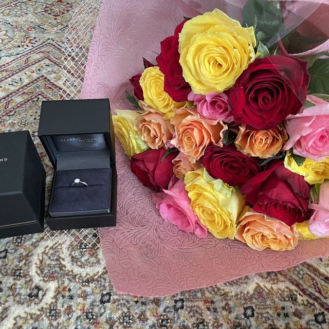 【ラザール ダイヤモンド(LAZARE DIAMOND)の口コミ】 ラザールダイヤモンドの1番人気がシンプルなデザインな物でしたし彼女にも…