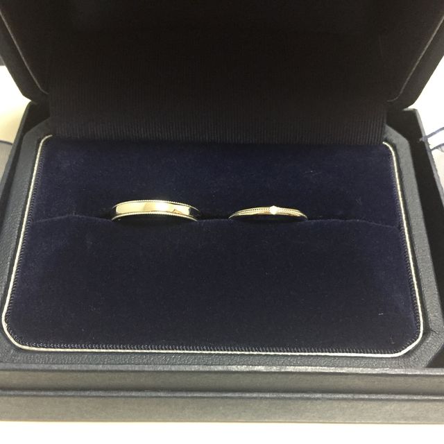 【銀座ダイヤモンドシライシの口コミ】 結婚指輪なので普段から身につけるため、つけ心地を重視して選びました。
…