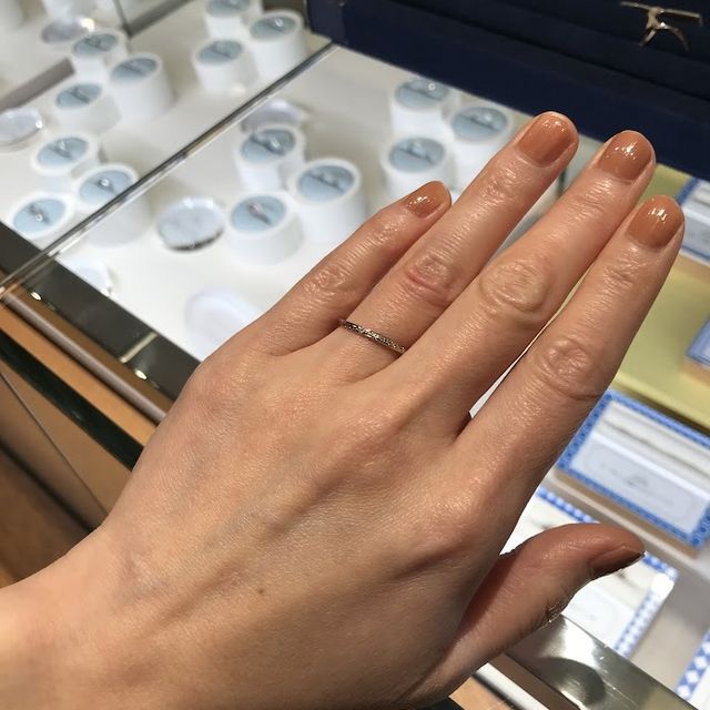 【Galopine & Galopin(ガロピーネガロパン)の口コミ】 Galopine & Galopinのcercle（セルクル）という結婚指輪。
メビウスの…