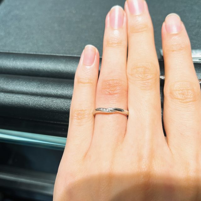 【エクセルコダイヤモンド(EXELCO DIAMOND)の口コミ】 キラキラとダイヤが入ってて光に当たると綺麗。豪ジャス感もありセットリ…