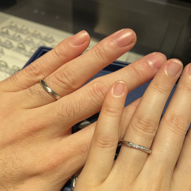 【銀座ダイヤモンドシライシの口コミ】 男性のものは少しねじったようなデザイン、マット加工が施されているもの…