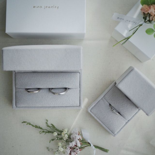 【mina.jewelry(ミナジュエリー)の口コミ】 Instagramで下調べしていた際に四角いバケットカットダイヤモンドの指輪の…