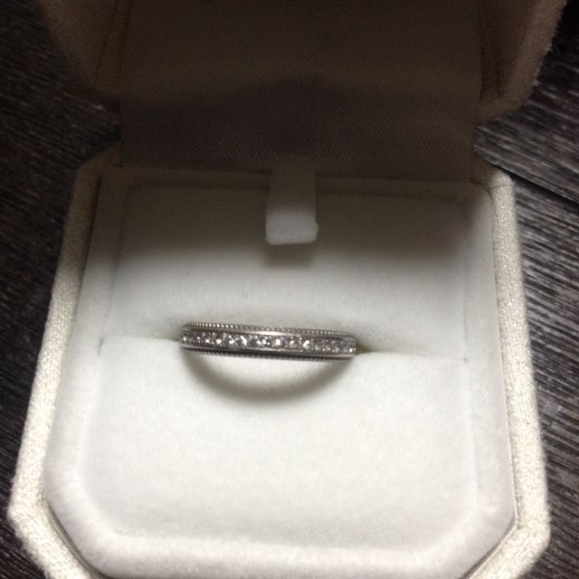 【アイプリモ(I-PRIMO)の口コミ】 アンティークぽい雰囲気が好きでミル打ちの指輪を探していました。この指…