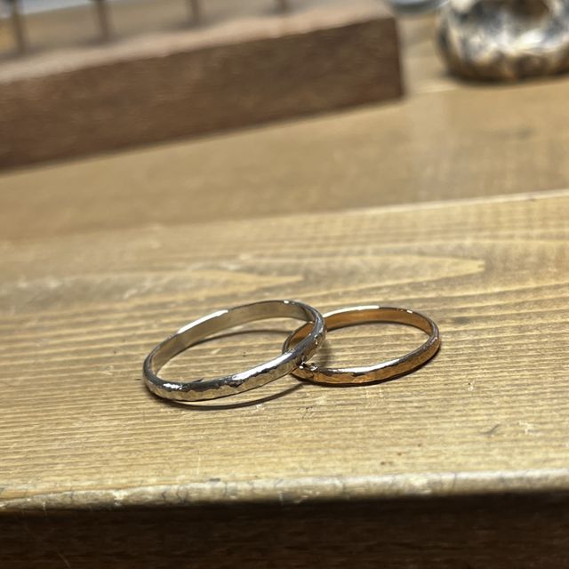 【湘南彫金工房 andfuseの口コミ】 デザインがシンプルですが少し変わったデザインの【みなも】という模様が…